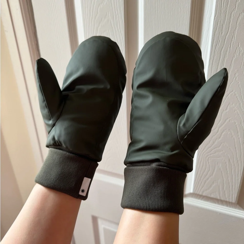 RAINS Alta Puffer Mittens in Green - Picture 8 of 9